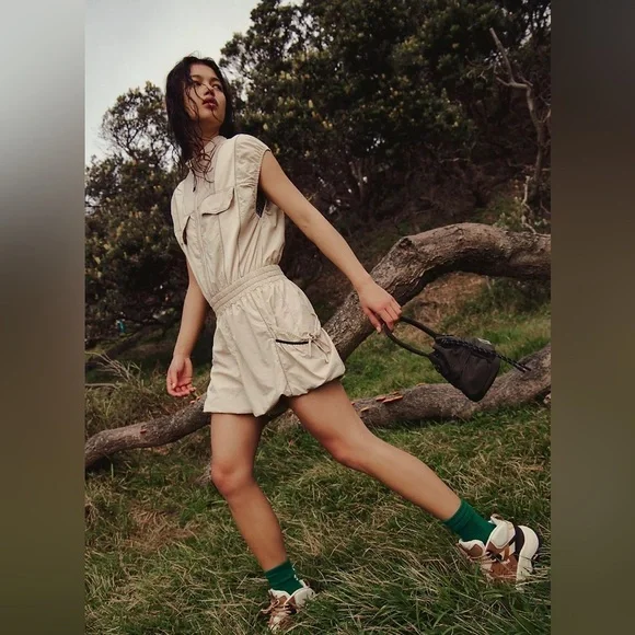 FREE PEOPLE “Grassroots Shortsie” Beige Zip-Up Romper Medium NWT - Picture 2 of 16